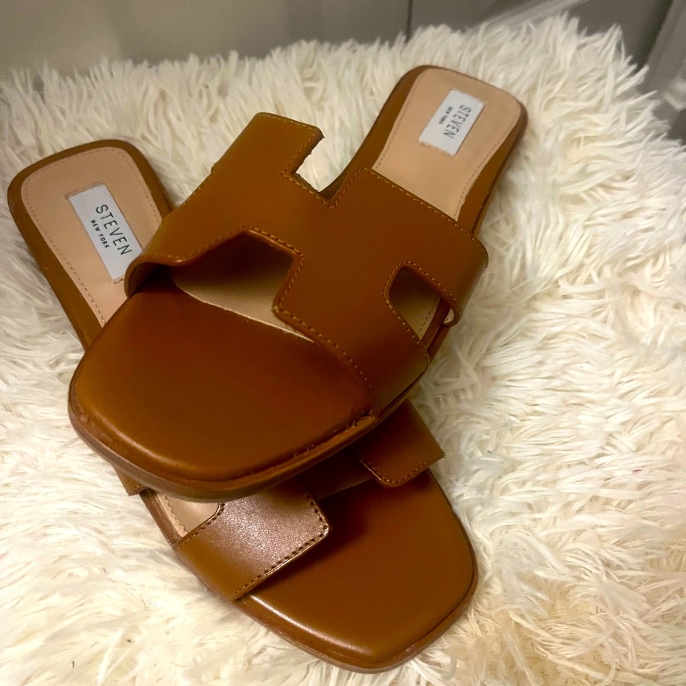 Brand new never worn Steven Madden sandal